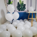 Białe Balony Dekoracyjne Na Impreze Zestaw.png