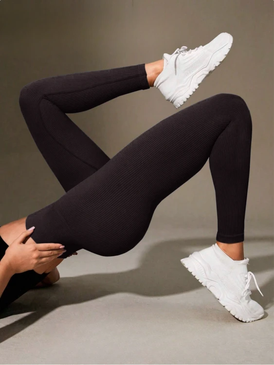 Legginsy Damskie Prążkowane Kryjące Czarne.png